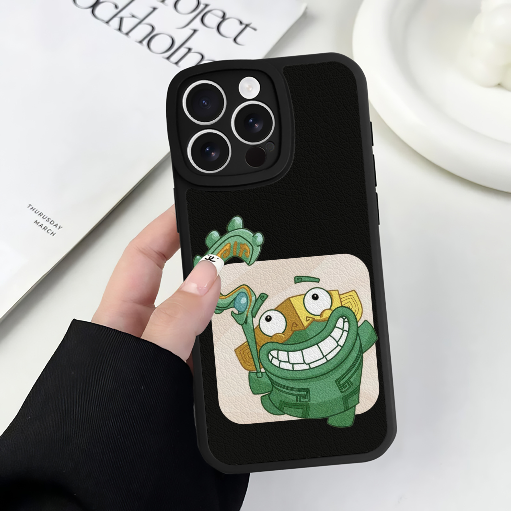 （画像用） Ne Zha 2 ナタ 魔童の大暴れ 【iPhone 16シリーズ対応】シリコンスマホケース（レザー調） 材質：シリコン